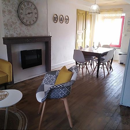 Appartement cozy dans maison privée Tauves Extérieur photo