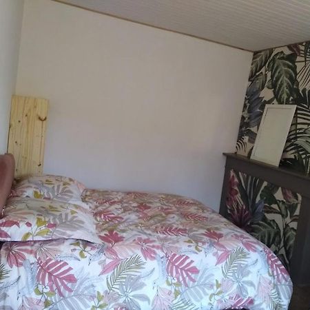 Appartement cozy dans maison privée Tauves Extérieur photo