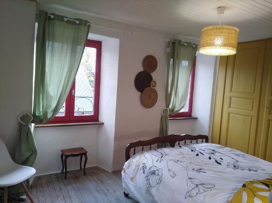 Appartement cozy dans maison privée Tauves Extérieur photo