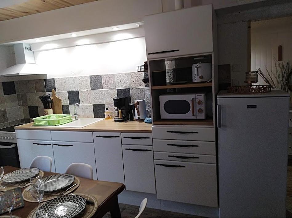 Appartement cozy dans maison privée Tauves Extérieur photo