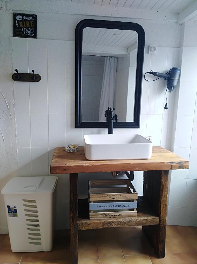 Appartement cozy dans maison privée Tauves Extérieur photo