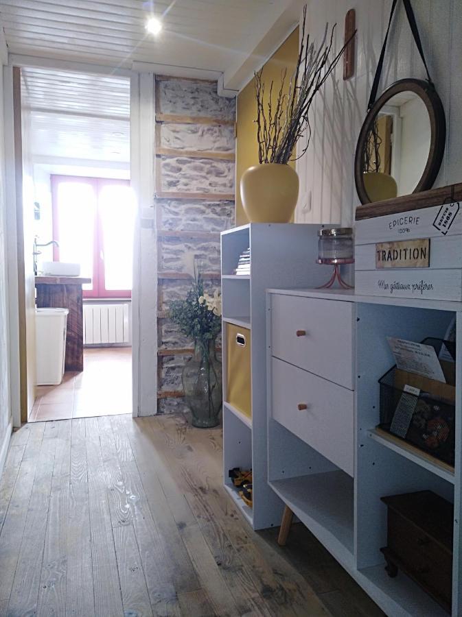 Appartement cozy dans maison privée Tauves Extérieur photo