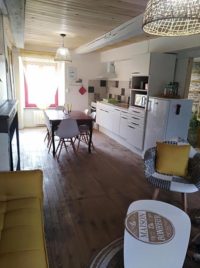 Appartement cozy dans maison privée Tauves Extérieur photo