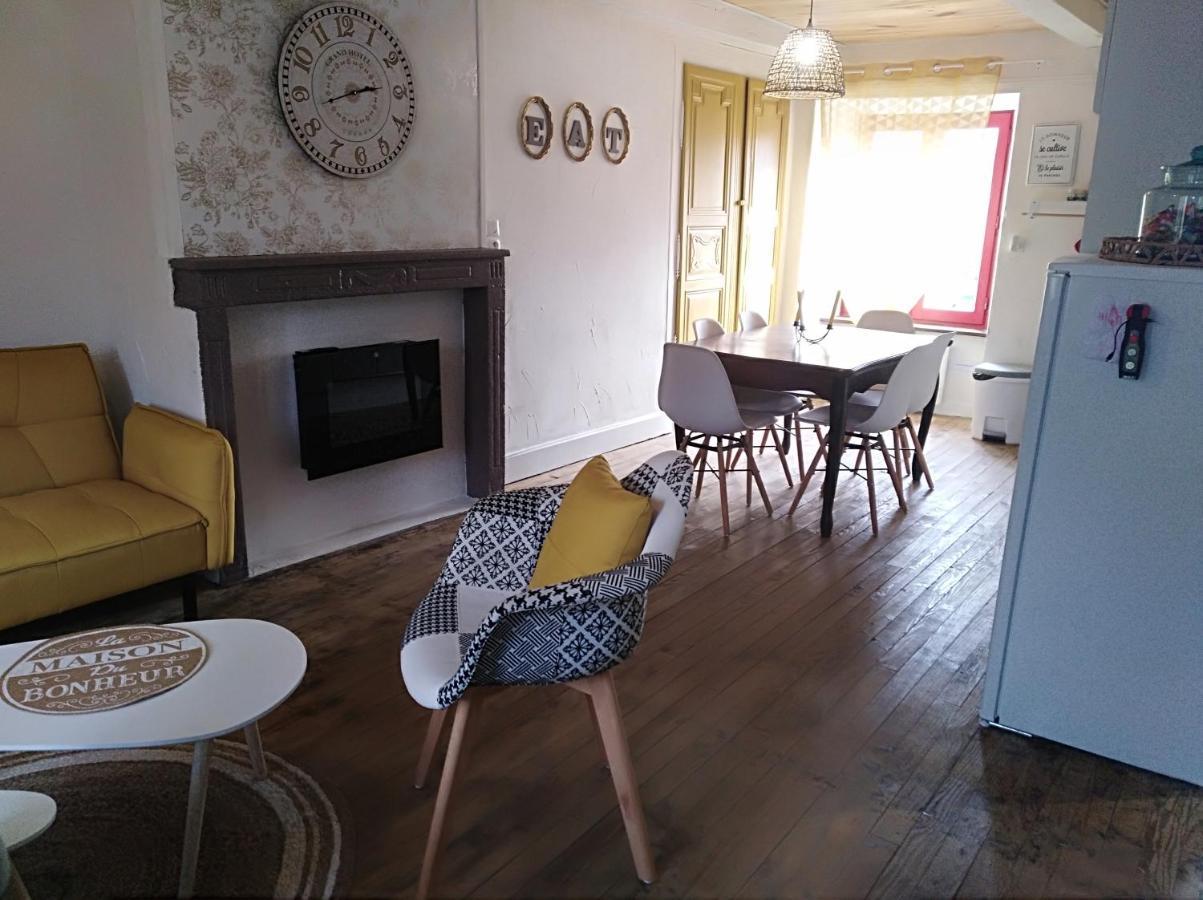 Appartement cozy dans maison privée Tauves Extérieur photo
