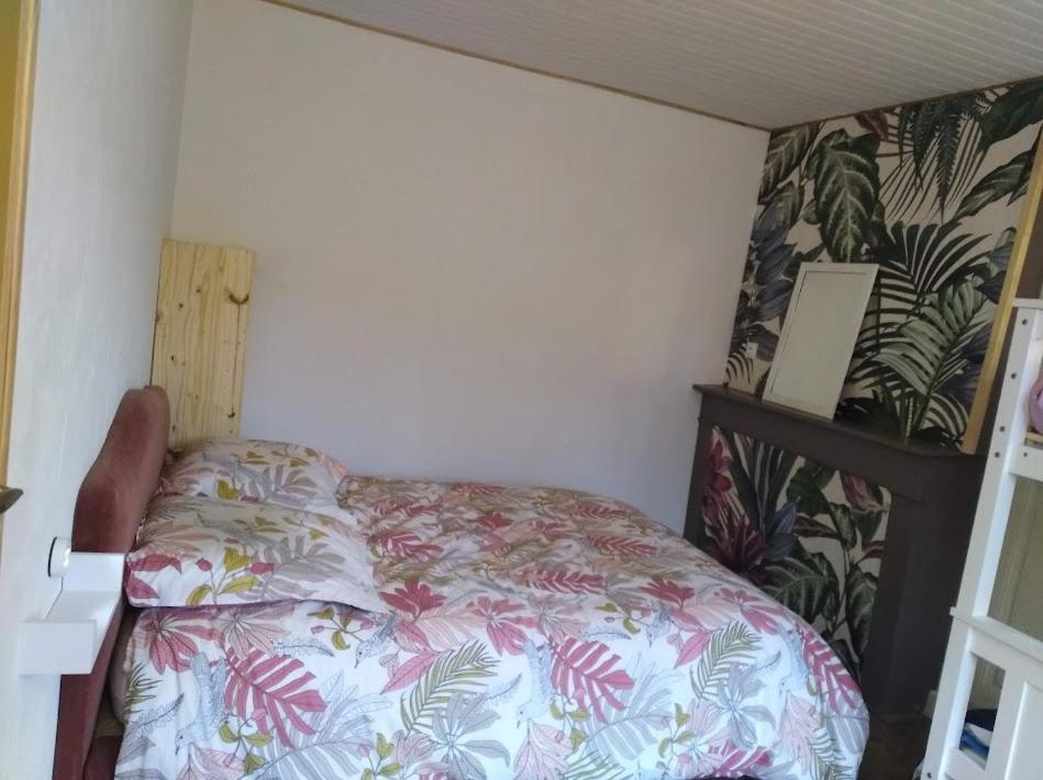Appartement cozy dans maison privée Tauves Extérieur photo